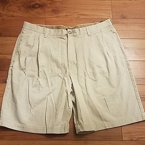 Mens IZOD khaki shorts